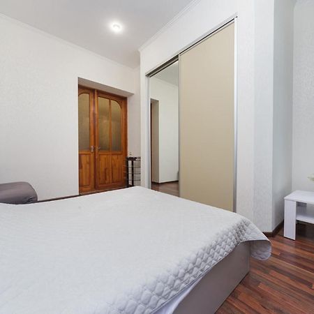 Apartment Zhukovskogo 17 Odessa Ngoại thất bức ảnh