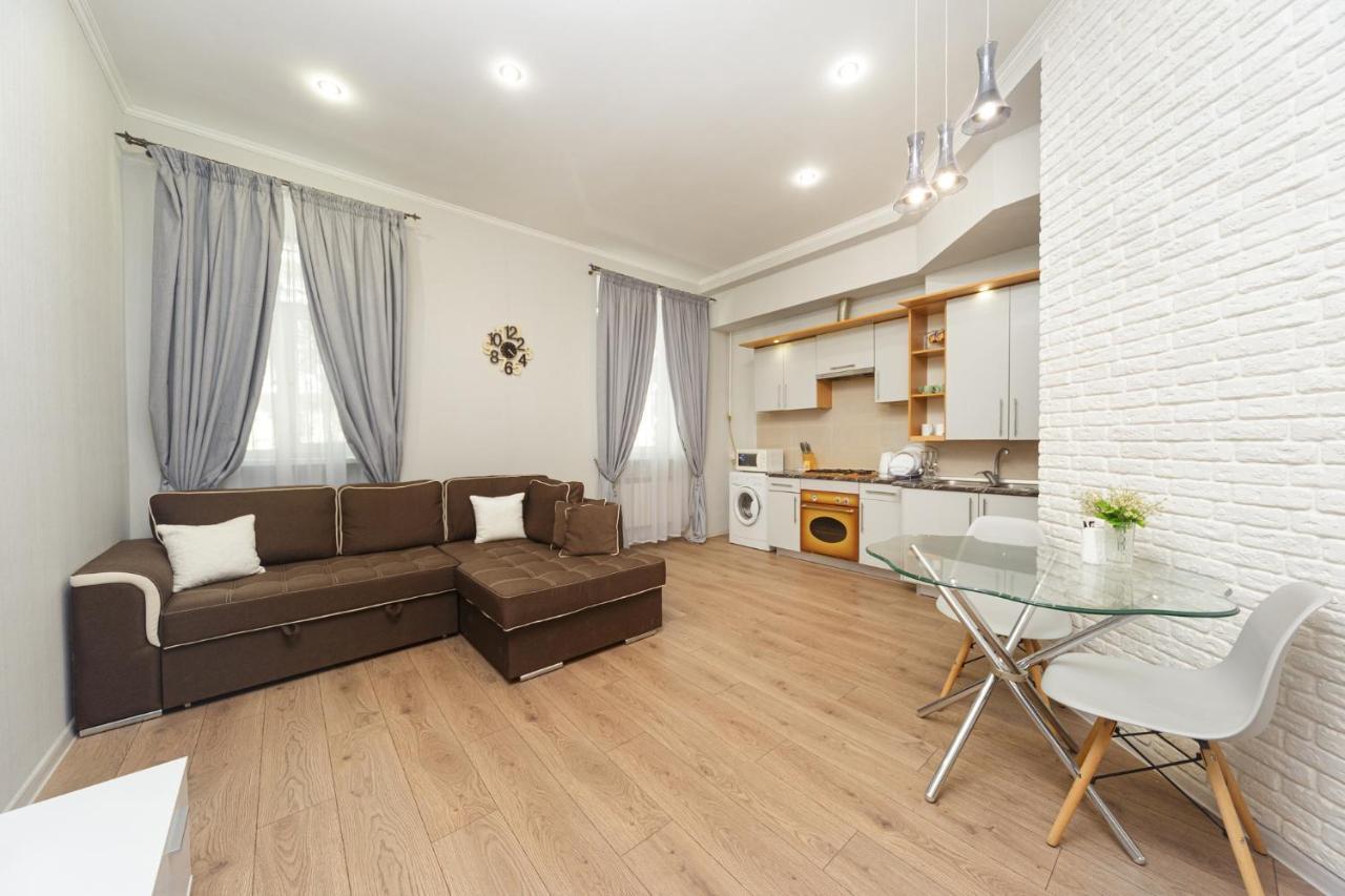Apartment Zhukovskogo 17 Odessa Ngoại thất bức ảnh