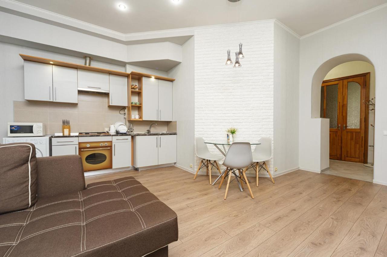 Apartment Zhukovskogo 17 Odessa Ngoại thất bức ảnh