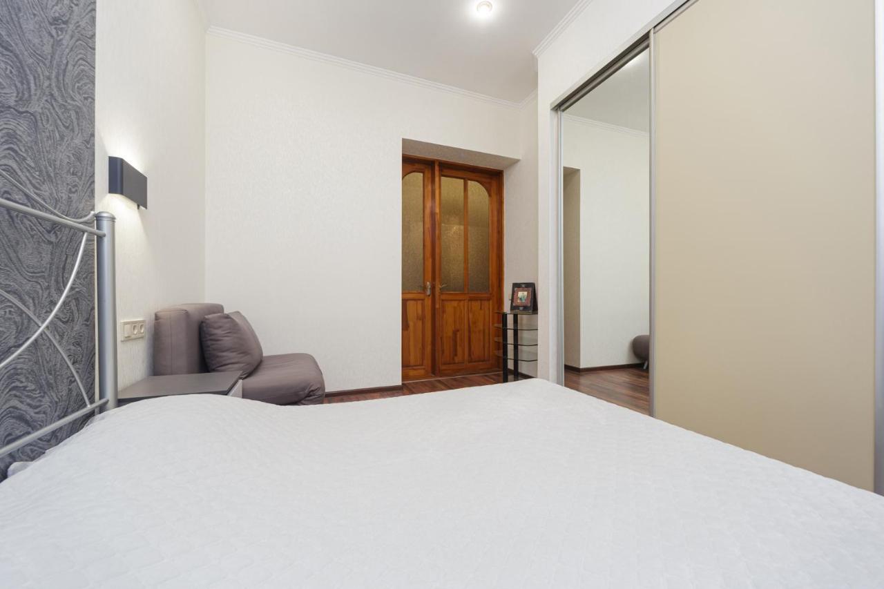 Apartment Zhukovskogo 17 Odessa Ngoại thất bức ảnh