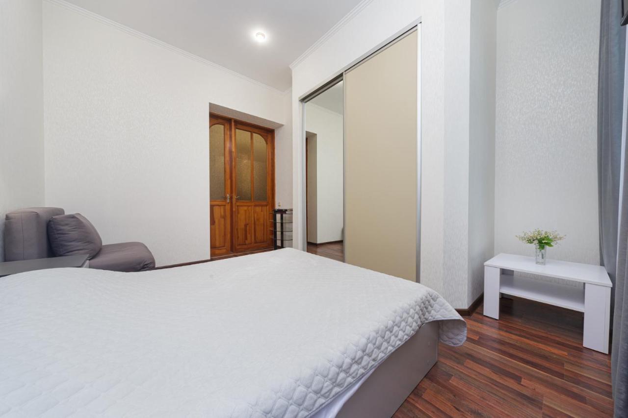 Apartment Zhukovskogo 17 Odessa Ngoại thất bức ảnh