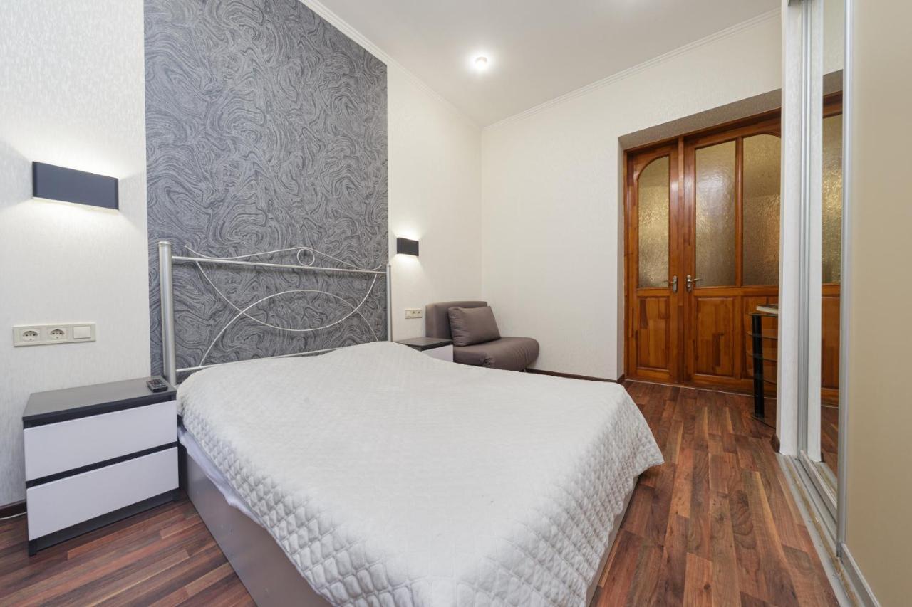 Apartment Zhukovskogo 17 Odessa Ngoại thất bức ảnh